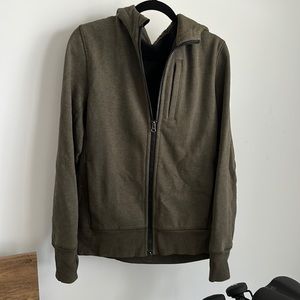 Like New army green LuLuLemon zip up hoodie. High quality warm material.